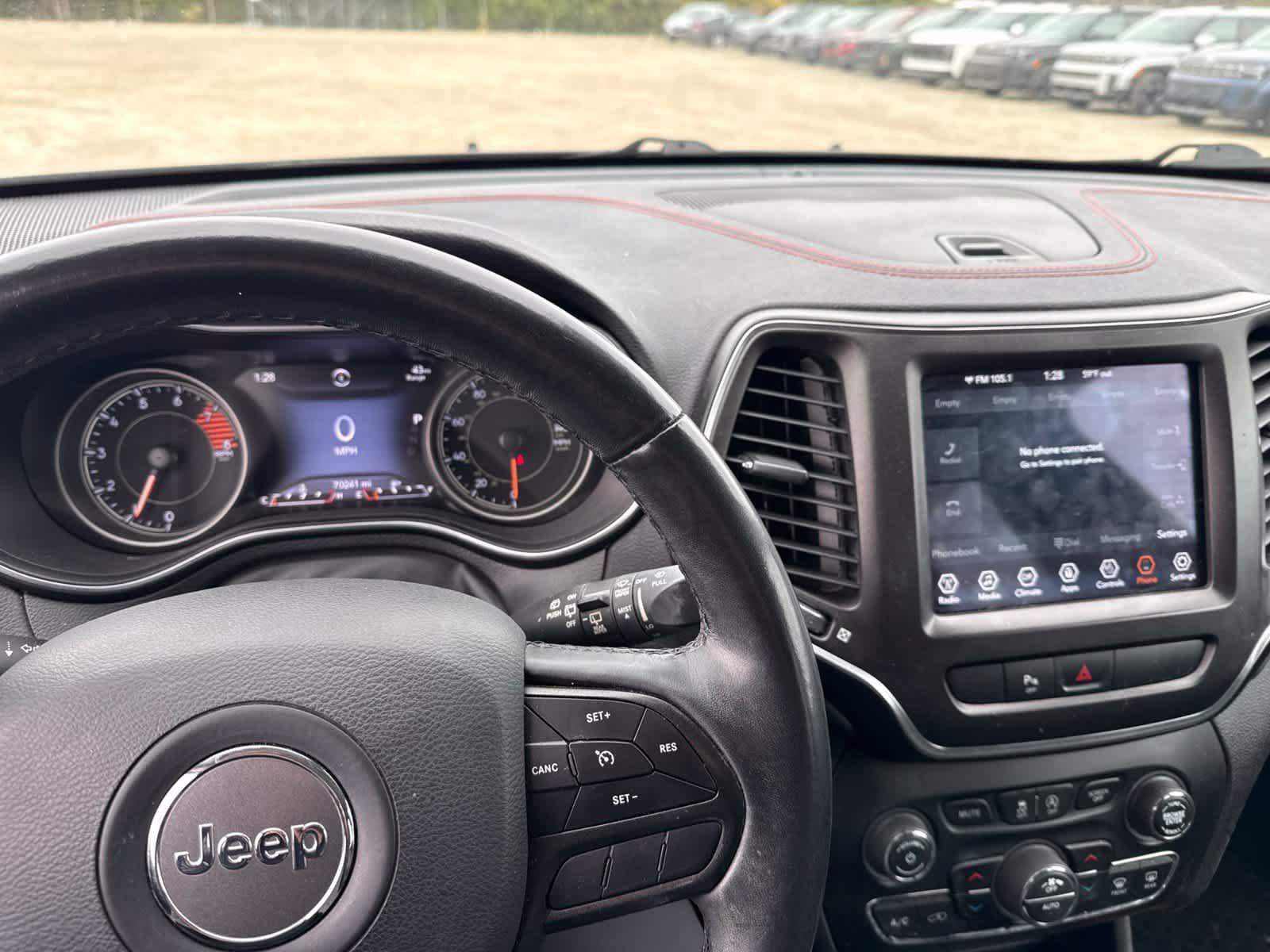 Used 2019 Jeep Cherokee Trailhawk w/ Cold Weather Group AWD/4WD image 18