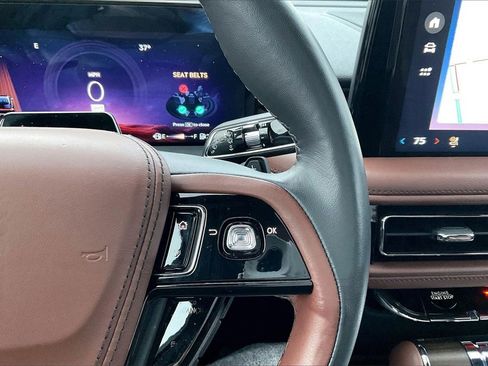 Used 2025 Lincoln Aviator Reserve w/ Illumination Package image 12