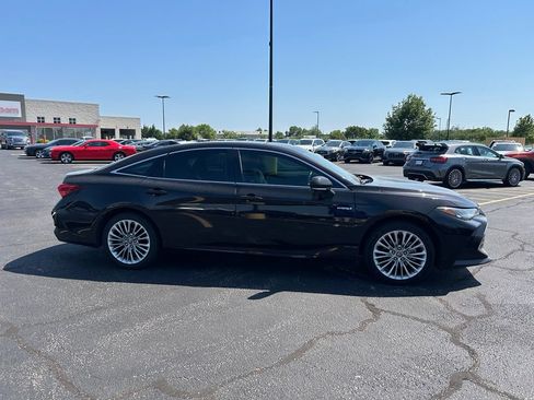 Used 2019 Toyota Avalon Limited FWD image 8