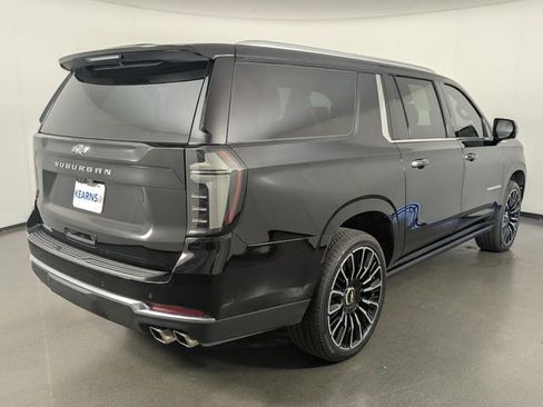 Used 2025 Chevrolet Suburban High Country AWD/4WD image 6