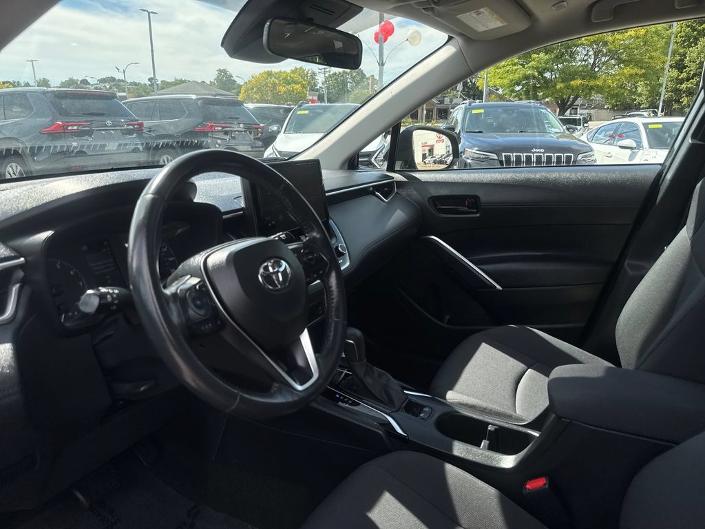 Used 2023 Toyota Corolla Cross LE w/ Moonroof Package AWD/4WD image 13