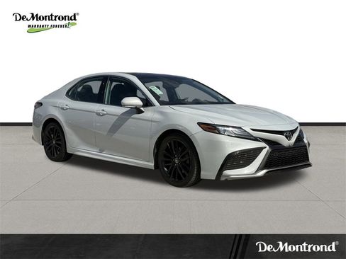 Used 2022 Toyota Camry XSE image 3