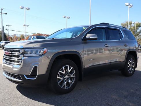 Used 2023 GMC Acadia SLE w/ Driver Convenience Package image 8