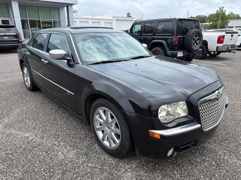 Used 2010 Chrysler 300 C RWD image 3