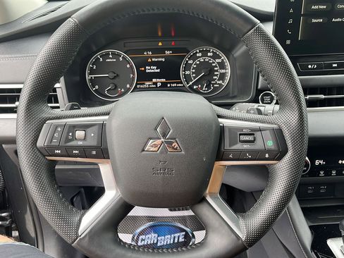 Used 2025 Mitsubishi Outlander SE AWD/4WD image 13