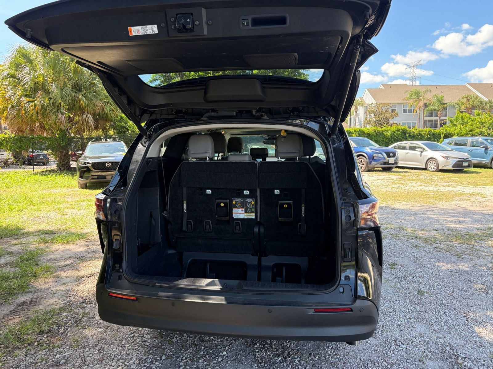 Used 2025 Toyota Sienna XLE FWD image 33