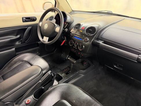 Used 2006 Volkswagen Beetle Coupe w/ Package 1 FWD image 20