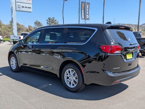 Used 2026 Chrysler Voyager LX image 3