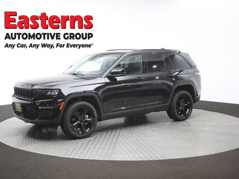 Used 2023 Jeep Grand Cherokee Limited w/ Black Appearance Package AWD/4WD image 58