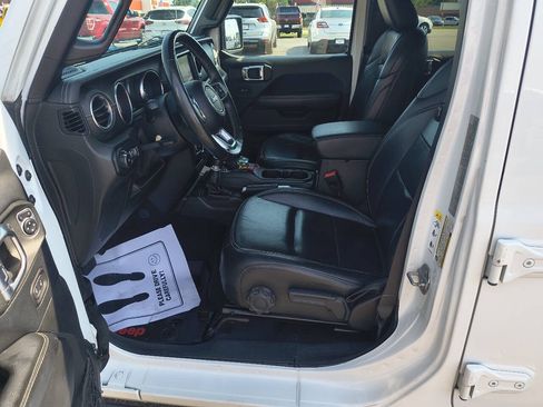 Used 2018 Jeep Wrangler Unlimited Sahara AWD/4WD image 19