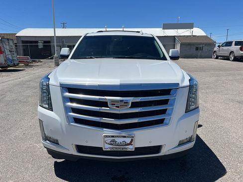 Certified 2019 Cadillac Escalade ESV Luxury AWD/4WD image 8