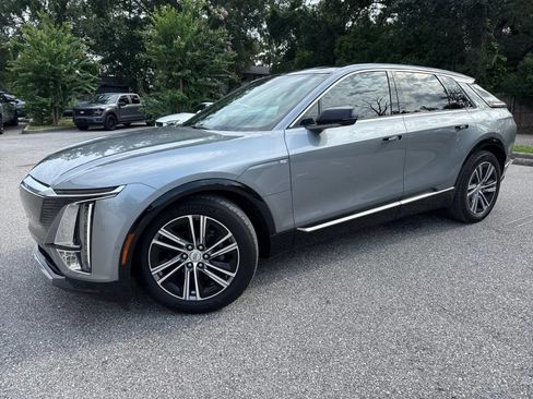 Used 2024 Cadillac Lyriq Luxury RWD image 3