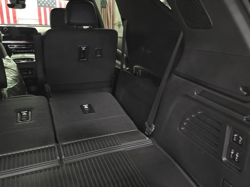 New 2026 Chevrolet Traverse RS image 11