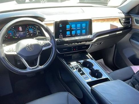 Used 2024 Volkswagen Atlas SE w/ Black Wheel Package FWD image 14