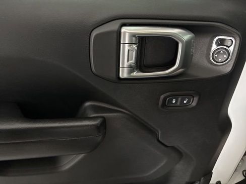 Used 2019 Jeep Wrangler Sport S image 17