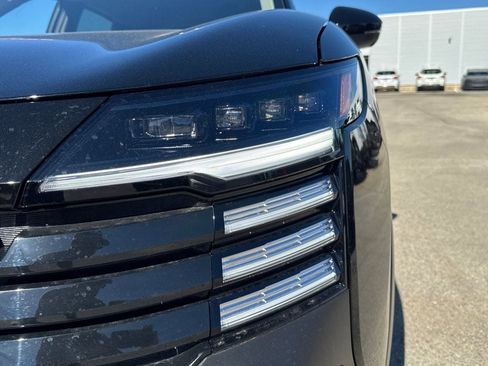 New 2026 Nissan Kicks SR image 10