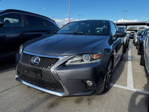 Used 2017 Lexus CT 200h image 2