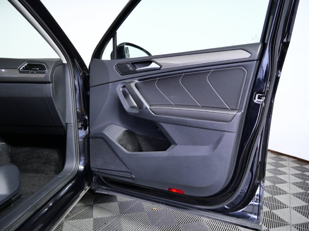 Used 2024 Volkswagen Tiguan SE AWD/4WD image 8