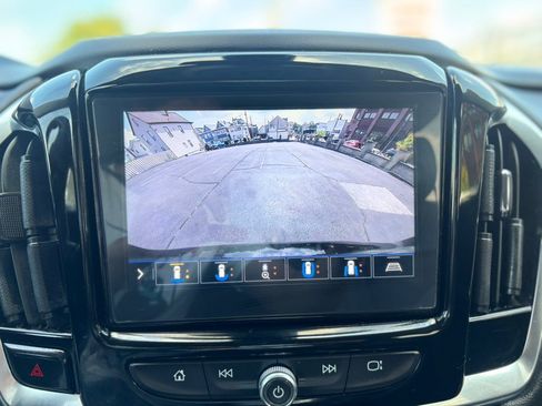 Used 2021 Chevrolet Traverse LT w/ LT Premium Package AWD/4WD image 31