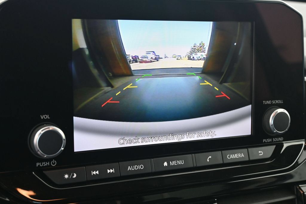 Used 2025 Nissan Pathfinder SV FWD image 30