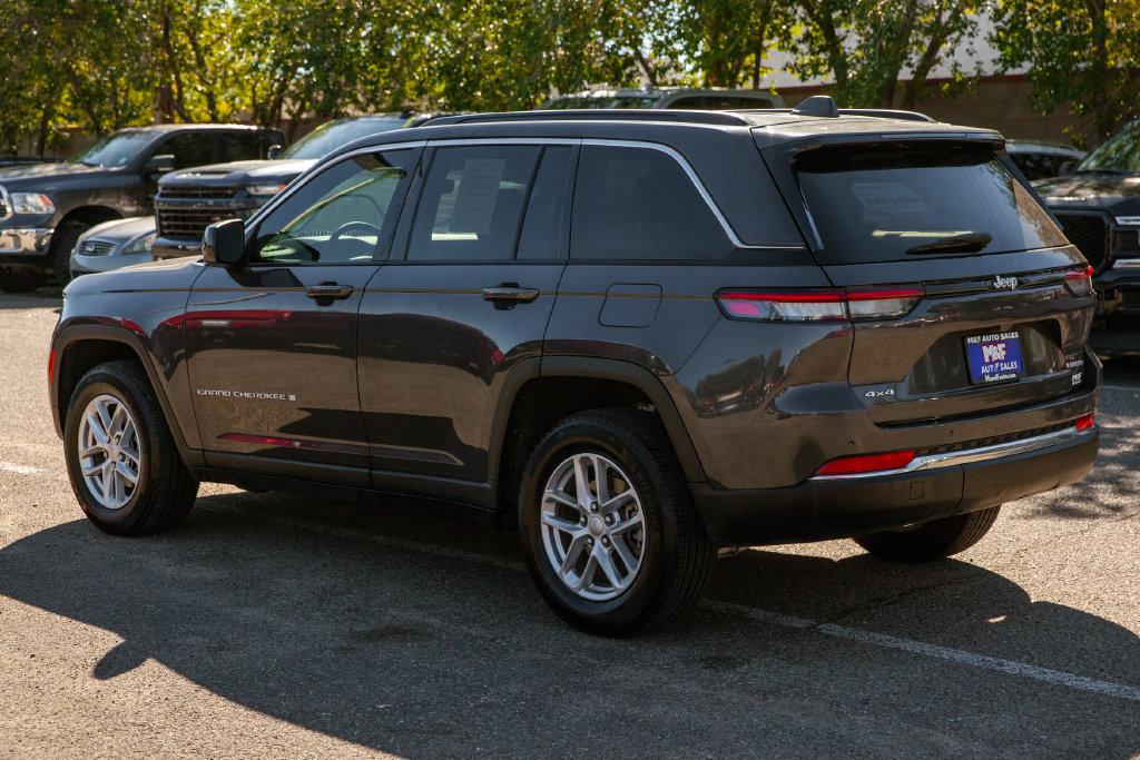 Used 2025 Jeep Grand Cherokee Laredo X w/ Trailer Tow Package AWD/4WD image 7
