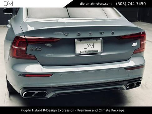 Used 2022 Volvo S60 T8 R-Design Expression w/ Premium Package AWD/4WD image 16