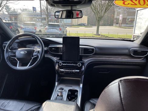 Used 2023 Ford Explorer Platinum w/ Technology Package image 20
