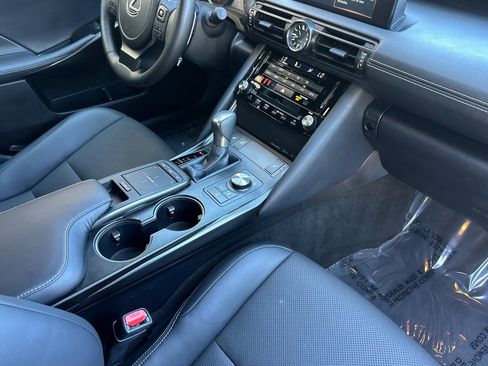 Certified 2025 Lexus IS 350 F Sport image 18