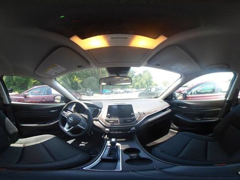 Used 2025 Nissan Altima 2.5 SV FWD image 37