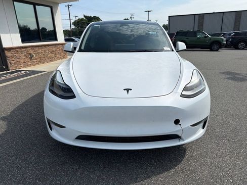 Used 2025 Tesla Model Y Long Range RWD image 9