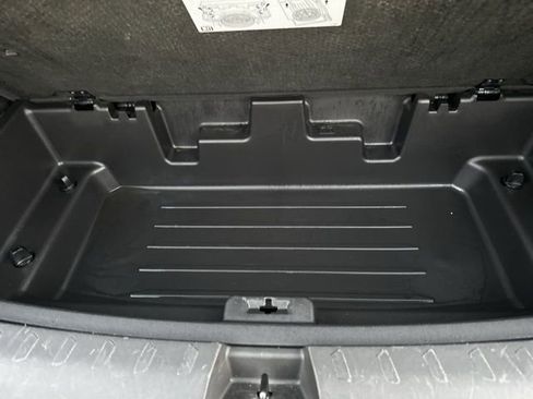 Used 2023 Chevrolet Traverse Premier image 52