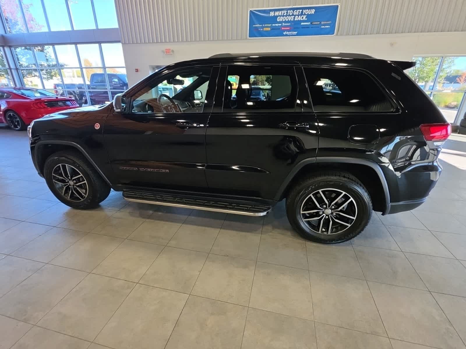 Used 2017 Jeep Grand Cherokee Trailhawk AWD/4WD image 11