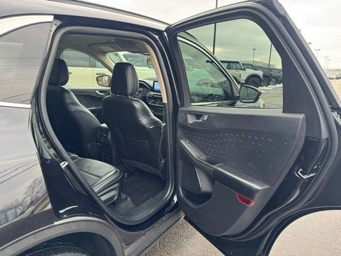 Used 2020 Ford Escape Titanium image 18