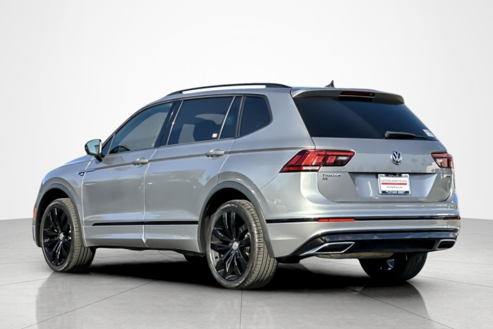 Used 2021 Volkswagen Tiguan SE R-Line AWD/4WD image 3