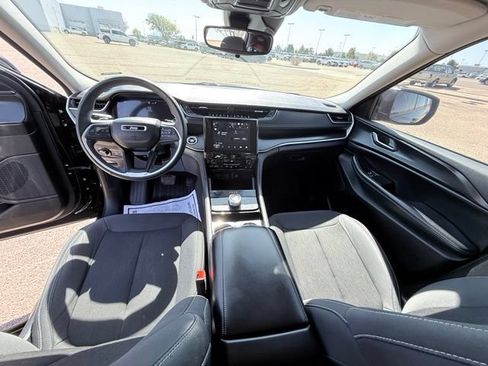 Used 2023 Jeep Grand Cherokee L Laredo RWD image 17