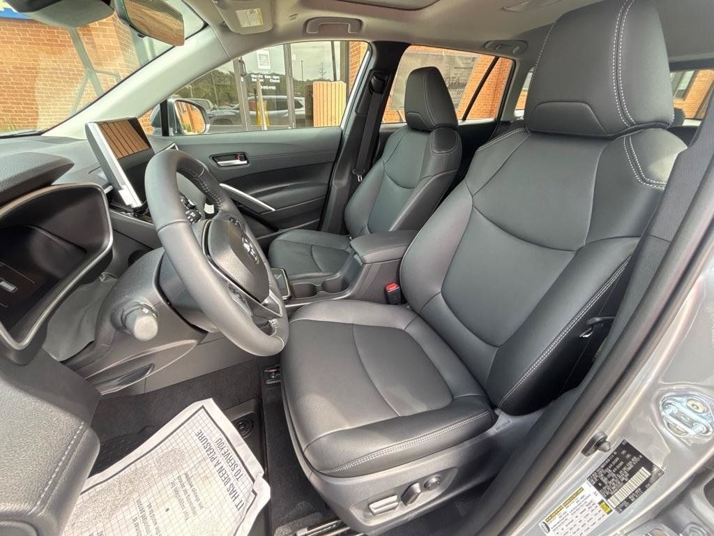 Used 2026 Toyota Corolla Cross XLE w/ Convenience Package FWD image 22