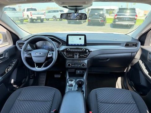 Used 2025 Ford Escape Active w/ Cold Weather Package AWD/4WD image 2