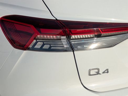 Used 2023 Audi Q4 e-tron Premium Plus w/ Premium Plus image 17