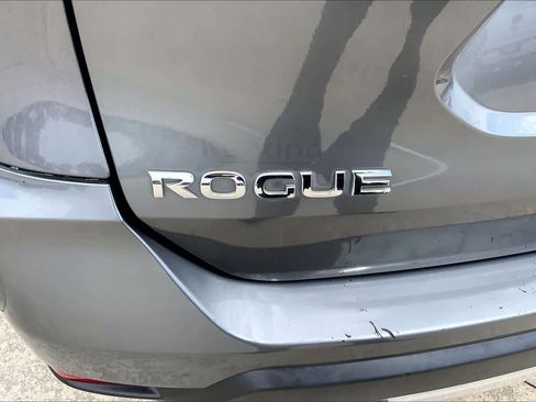 Used 2019 Nissan Rogue S w/ Special Edition Package FWD image 10