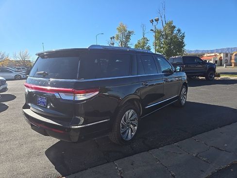 Used 2024 Lincoln Navigator L 4WD image 5