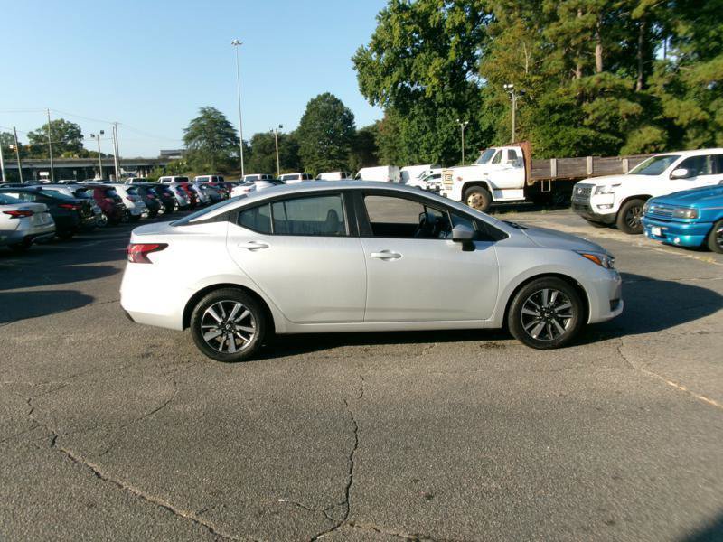 Used 2025 Nissan Versa SV FWD image 11