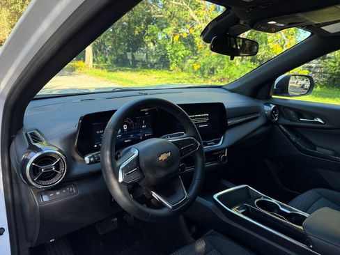 Used 2025 Chevrolet Equinox LT image 28