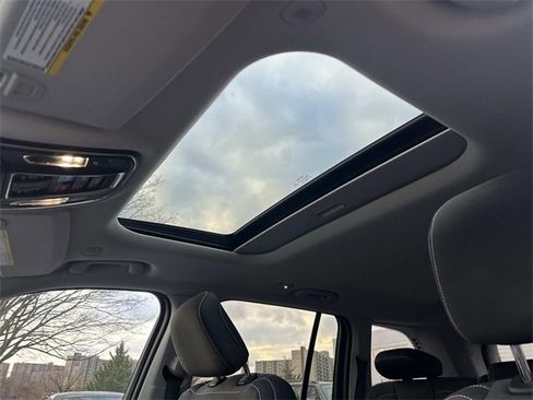 Certified 2023 Jeep Grand Cherokee Laredo w/ Luxury Tech Group I image 20