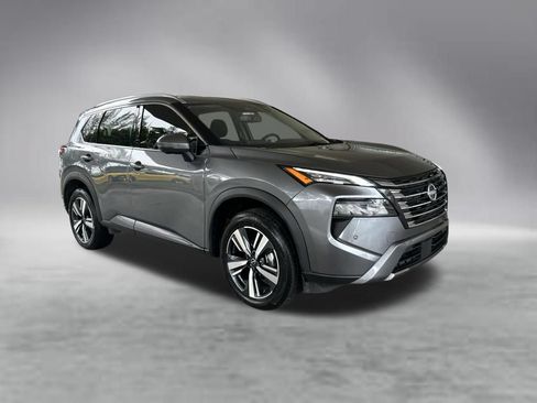 Used 2026 Nissan Rogue SL FWD image 2