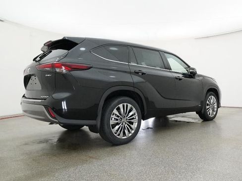 New 2026 Toyota Highlander Platinum AWD/4WD image 25