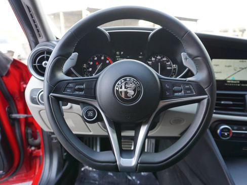 Used 2018 Alfa Romeo Giulia Ti Sport w/ Quick Order Package 22U Sport RWD image 31