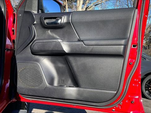 Used 2020 Toyota Tacoma TRD Sport image 21