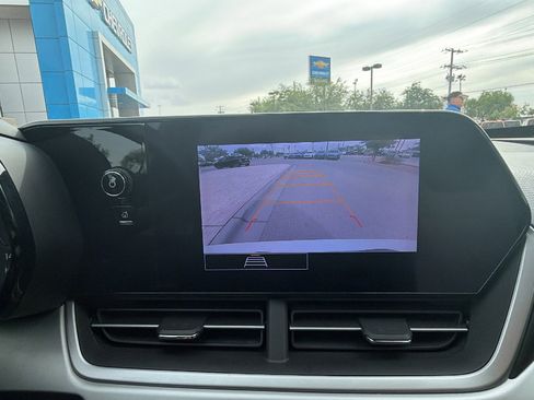 Used 2024 Chevrolet Trax LS w/ LS Convenience Package image 9