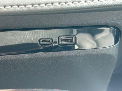 Used 2025 Buick Enclave Preferred FWD image 32