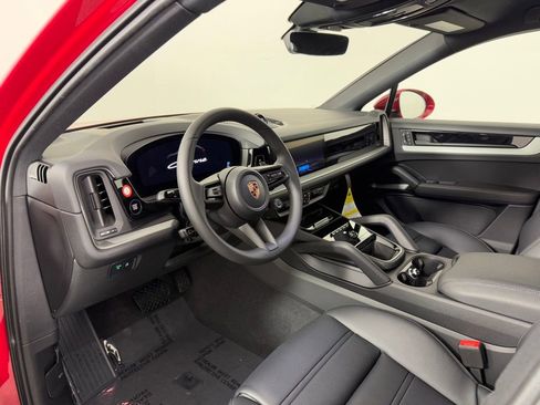 Certified 2026 Porsche Cayenne Coupe AWD/4WD image 4